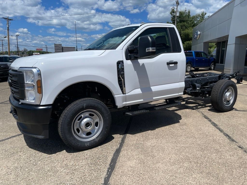 2026 Ford Chassis Cab F-350® XL