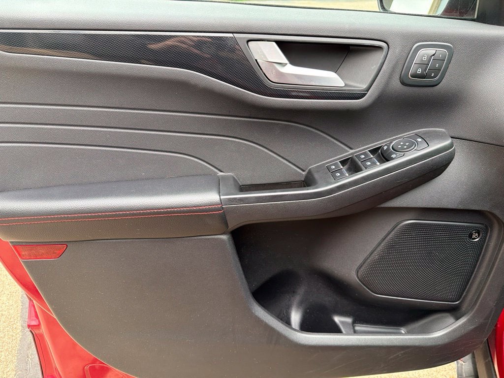 2025 Ford Escape ST-Line Elite