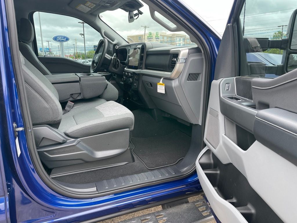 2026 Ford Super Duty F-350® XLT