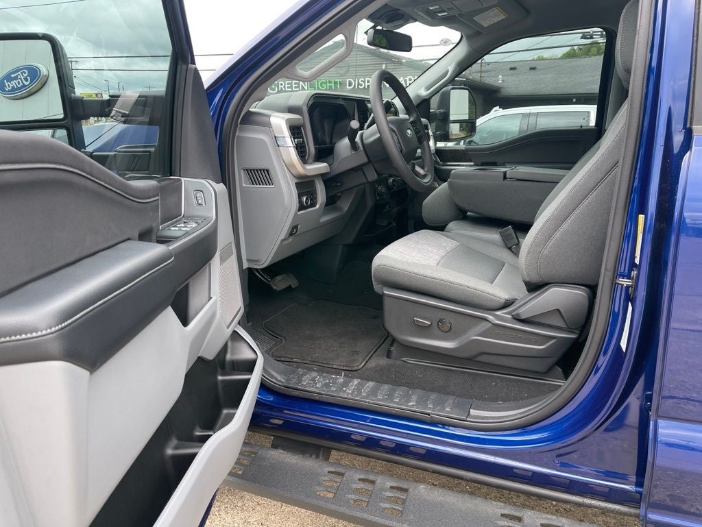 2026 Ford Super Duty F-350® XLT