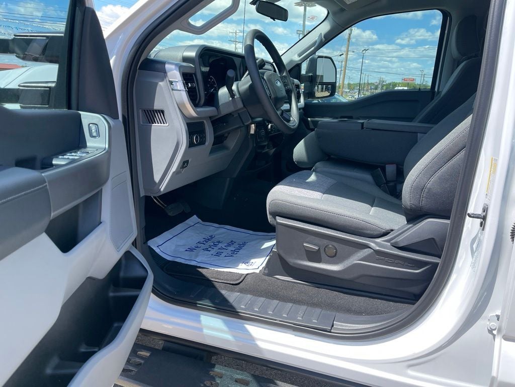 2026 Ford Super Duty F-350® XLT