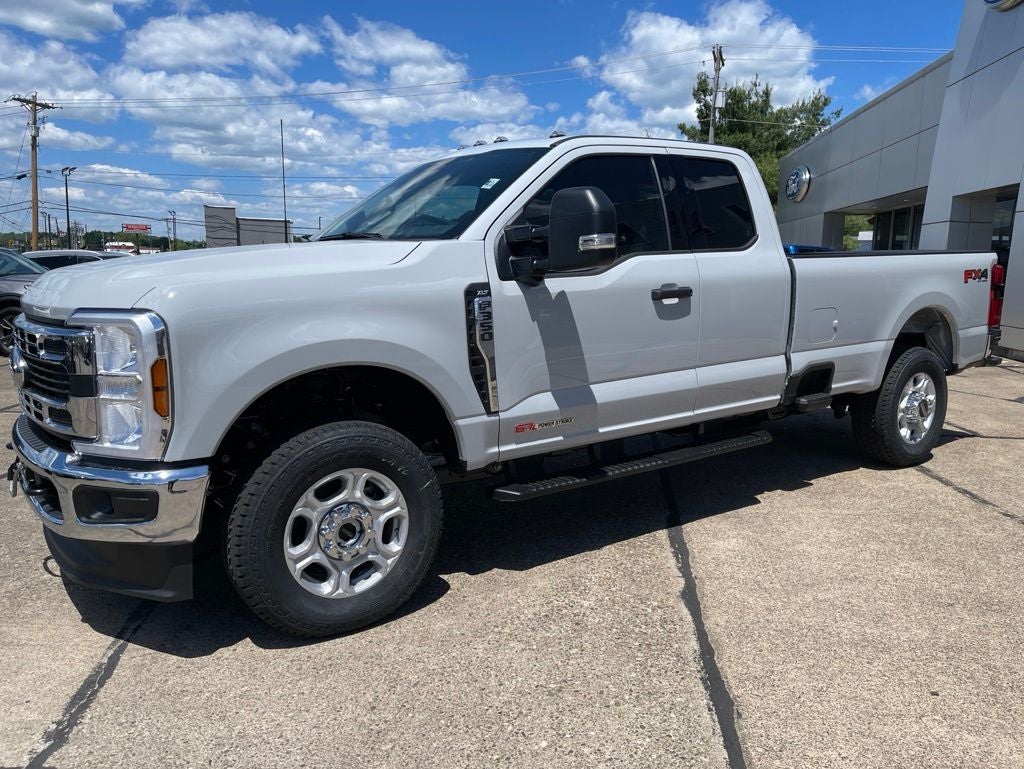 2026 Ford Super Duty F-350® XLT
