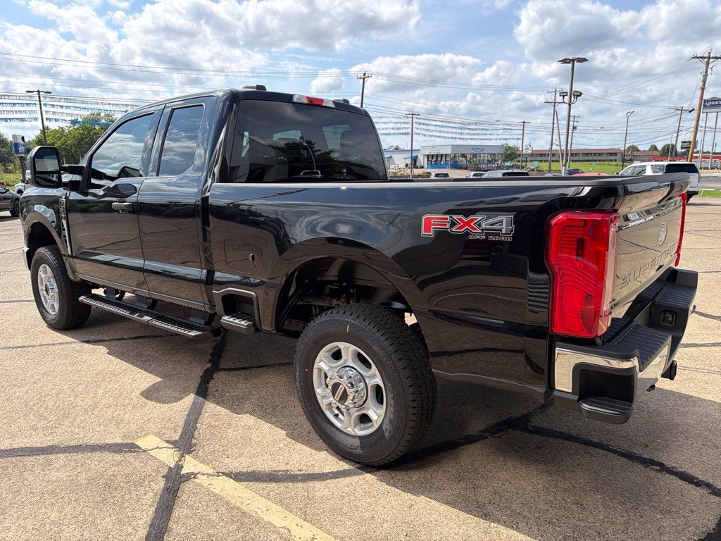 2027 Ford F-350SD XLT