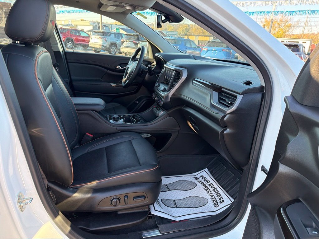 2023 GMC Acadia AT4
