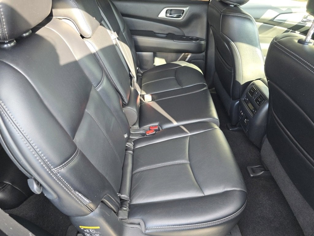 2020 Nissan Pathfinder SL