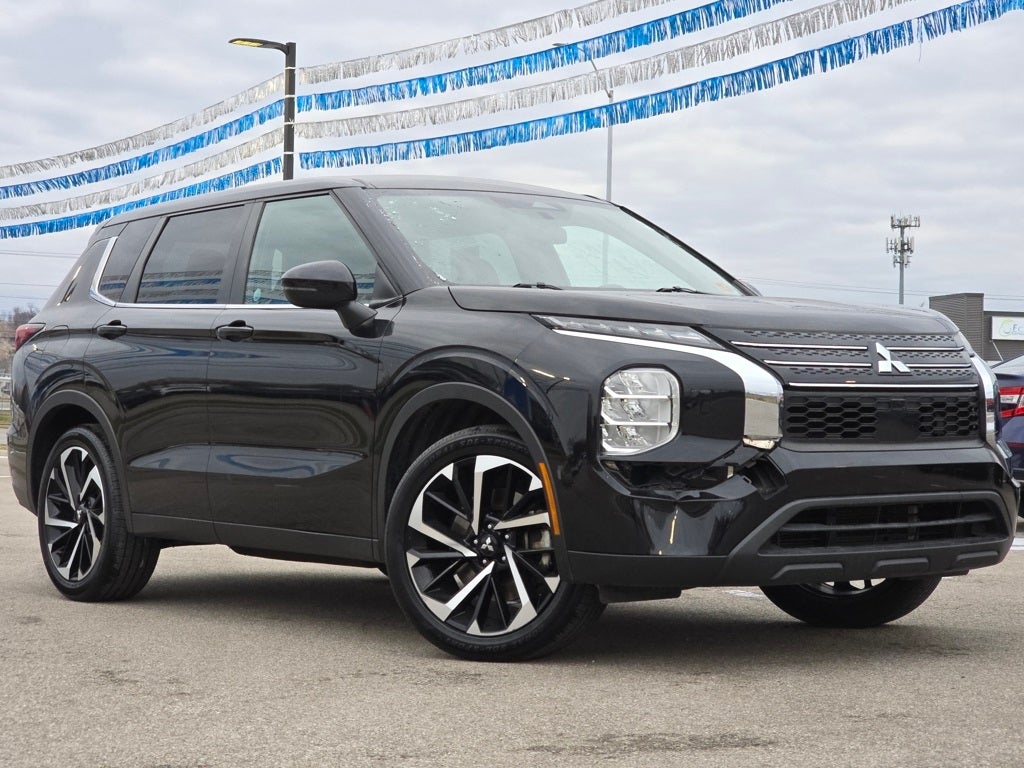 2022 Mitsubishi Outlander ES