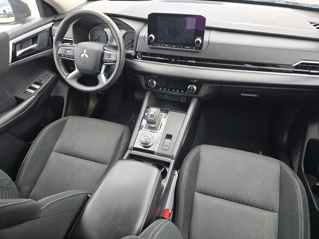 2022 Mitsubishi Outlander ES