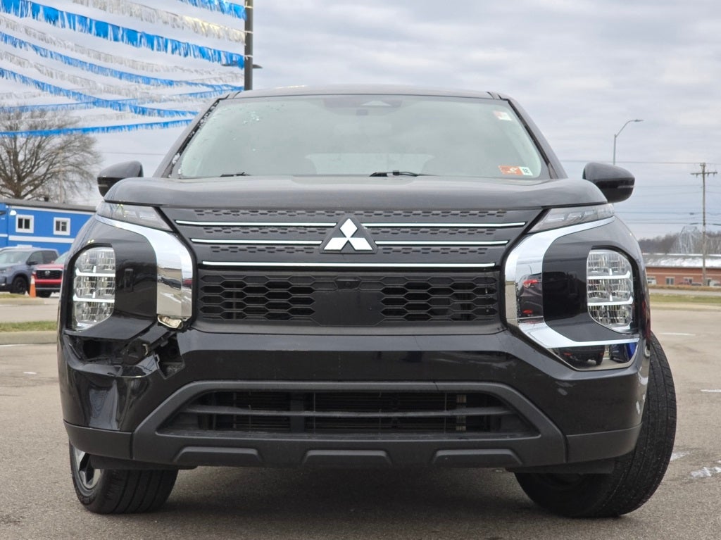 2022 Mitsubishi Outlander ES